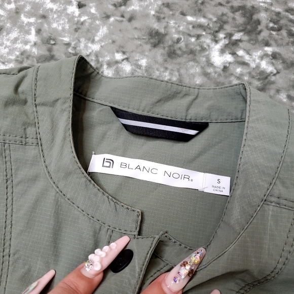 Blanc Noir Caravan Green Short-Sleeve Button-Up Romper Size: S - Picture 7 of 12